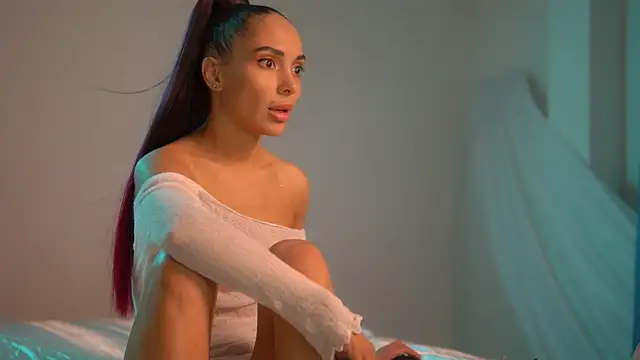 Mila May  online show from 09.21.25