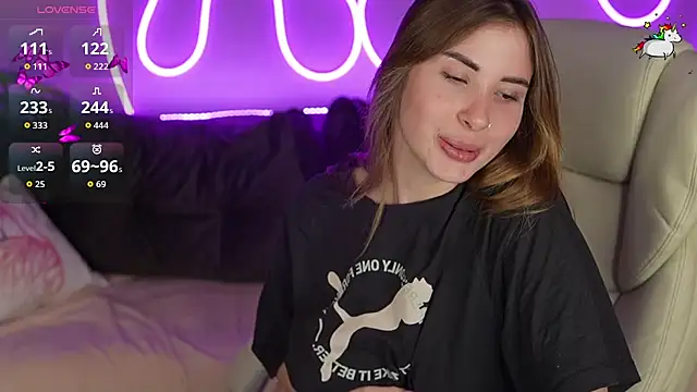 Snapshot of JennyyLuv chatting on 11.03.25 JennyyLuv online show from 11.03.25