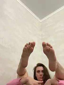 Snapshot of Miilania chatting on 12.12.24 Miilania online show from 12.12.24