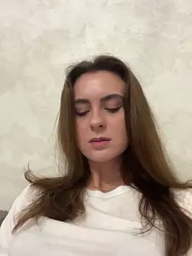 Snapshot of Miilania chatting on 01.04.25 Miilania online show from 01.04.25