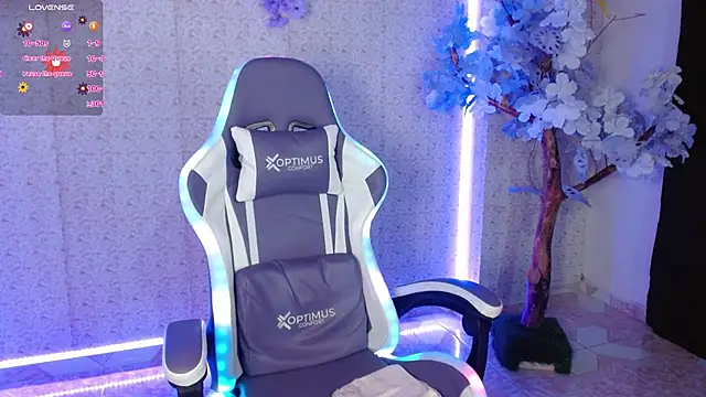 NaomiFox1 online show from 02.20.25