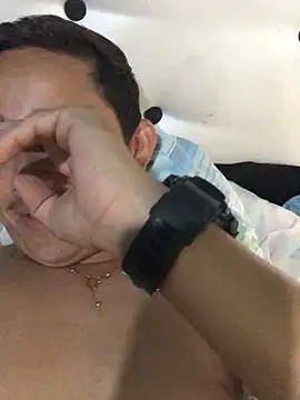 isacalejandroo online show from 02.05.25