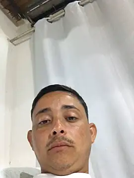 isacalejandroo online show from 02.20.25