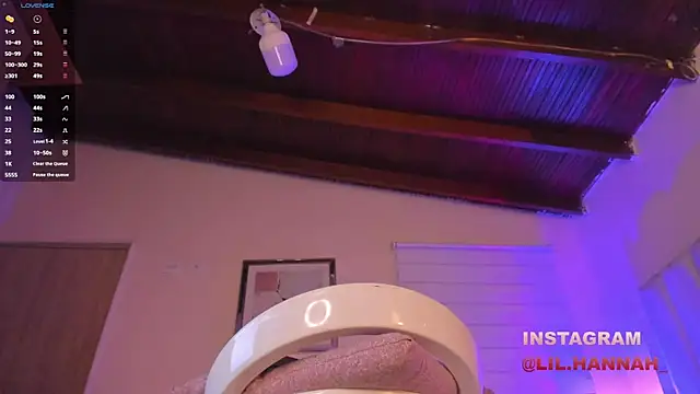 Snapshot of lil_hanna18 chatting on 12.18.24 lil hanna18 online show from 12.18.24