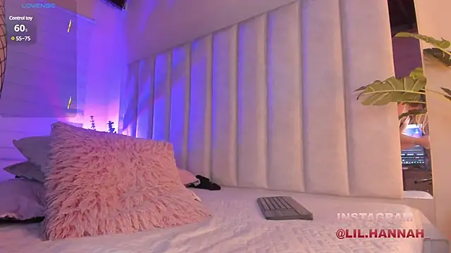 Snapshot of lil_hanna18 chatting on 01.28.25 lil hanna18 online show from 01.28.25