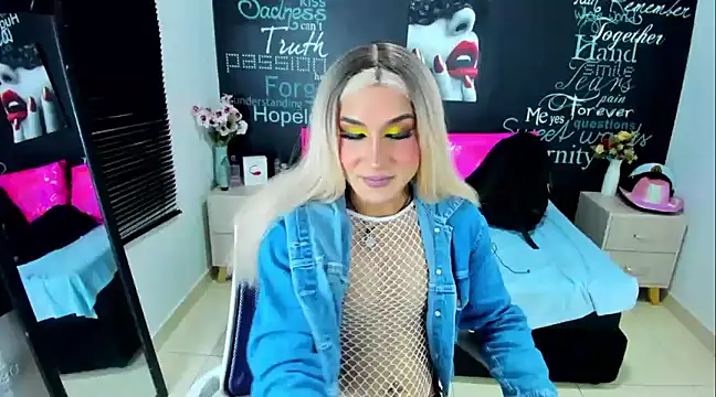 Snapshot of DarianaGia chatting on 12.04.24 DarianaGia online show from 12.04.24