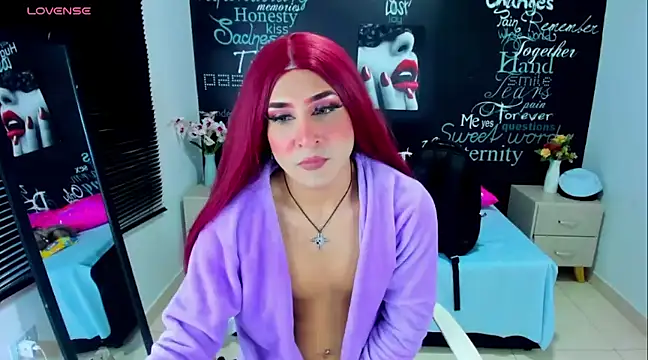 Snapshot of DarianaGia chatting on 12.08.24 DarianaGia online show from 12.08.24