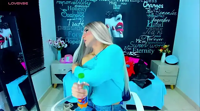 Snapshot of DarianaGia chatting on 12.11.24 DarianaGia online show from 12.11.24