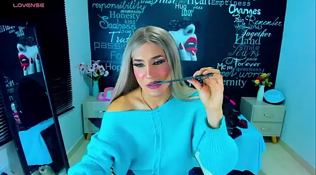 Snapshot of DarianaGia chatting on 12.11.24 DarianaGia online show from 12.11.24