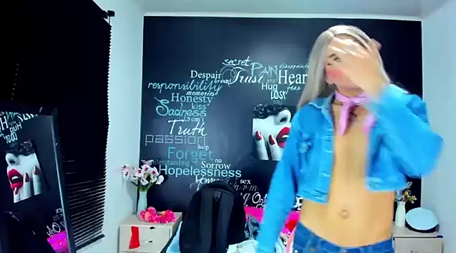 Snapshot of DarianaGia chatting on 12.12.24 DarianaGia online show from 12.12.24