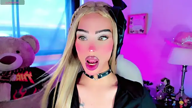 Snapshot of dollswit01 chatting on 01.20.25 dollswit01 online show from 01.20.25