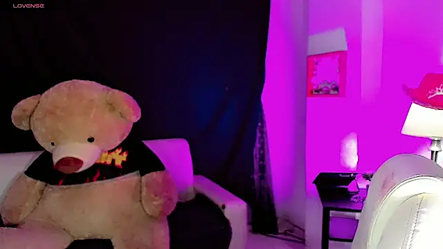 Snapshot of dollswit01 chatting on 03.06.25 dollswit01 online show from 03.06.25