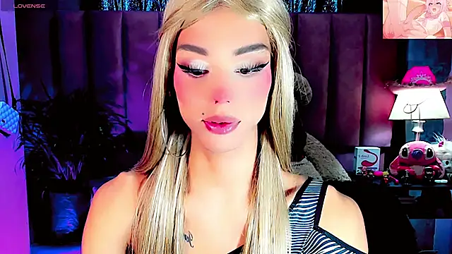 Snapshot of dollswit01 chatting on 11.02.25 dollswit01 online show from 11.02.25