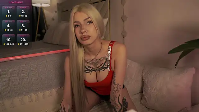 Snapshot of LolaStifler chatting on 01.24.25 LolaStifler online show from 01.24.25