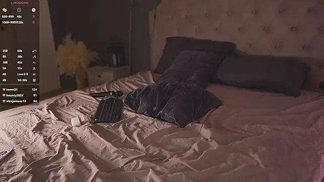 Snapshot of LolaStifler chatting on 02.10.25 LolaStifler online show from 02.10.25