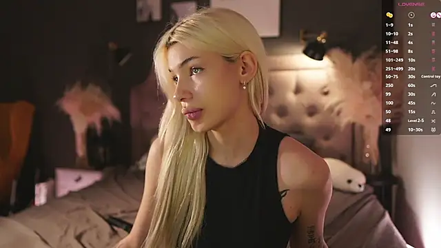 Snapshot of LolaStifler chatting on 02.22.25 LolaStifler online show from 02.22.25