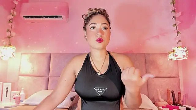 Snapshot of Laurentdupont04 chatting on 11.03.25 Laurentdupont04 online show from 11.03.25