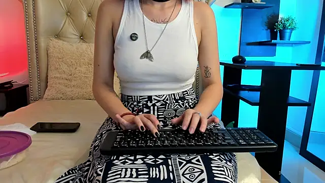 AlexaFoxy18 online show from 12.10.24