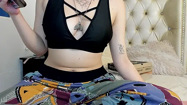 AlexaFoxy18 online show from 12.22.24