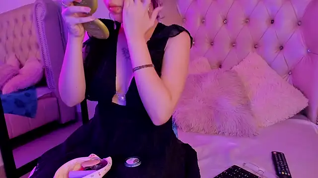 AlexaFoxy18 online show from 01.30.25