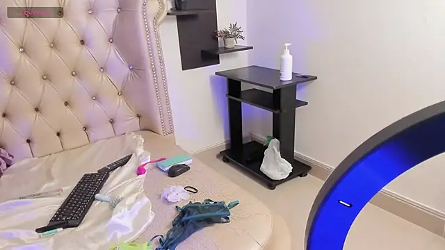 AlexaFoxy18 online show from 02.12.25