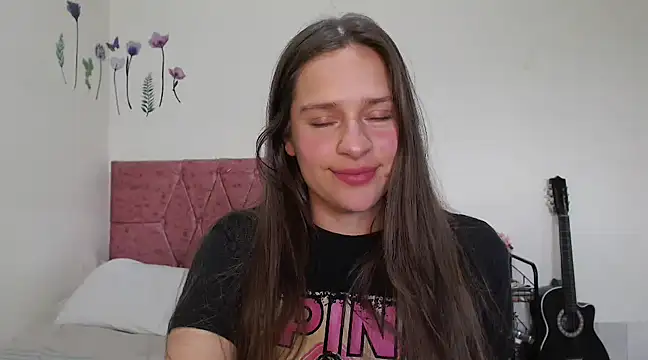 Snapshot of Serenity chatting on 03.04.25 Serenity online show from 03.04.25