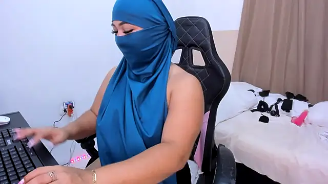 Snapshot of Kendra_Kait chatting on 03.08.25 Kendra Kait online show from 03.08.25