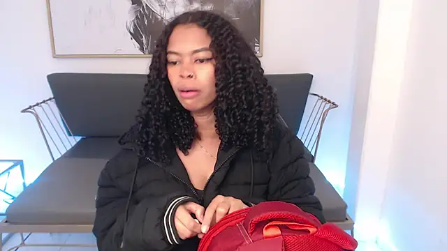 Snapshot of Shenna_brunette_ chatting on 12.21.24 Shenna brunette online show from 12.21.24