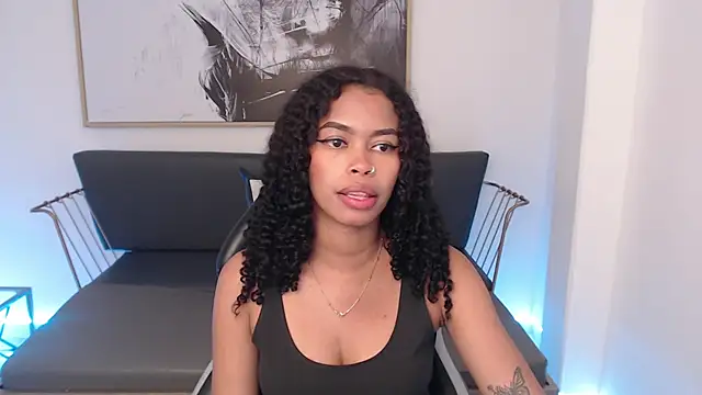 Snapshot of Shenna_brunette_ chatting on 12.21.24 Shenna brunette online show from 12.21.24