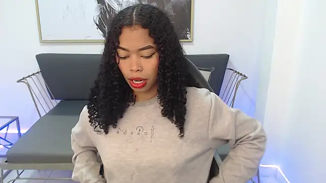 Snapshot of Shenna_brunette_ chatting on 12.22.24 Shenna brunette online show from 12.22.24