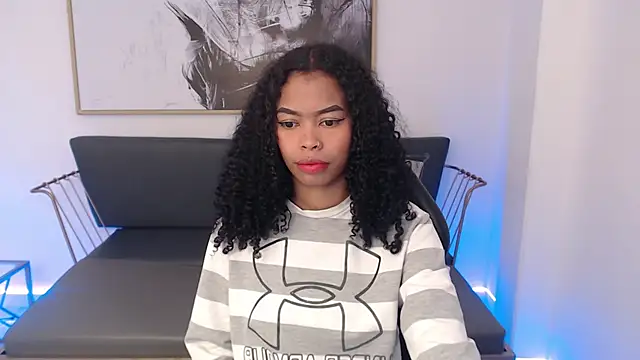 Snapshot of Shenna_brunette_ chatting on 12.23.24 Shenna brunette online show from 12.23.24