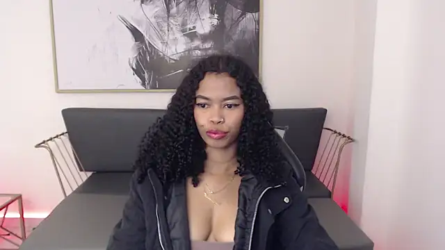 Snapshot of Shenna_brunette_ chatting on 12.26.24 Shenna brunette online show from 12.26.24