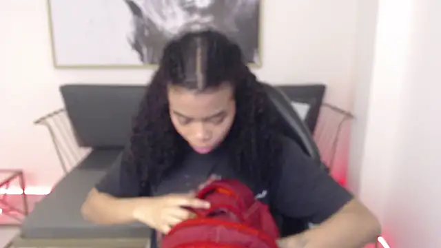 Snapshot of Shenna_brunette_ chatting on 12.27.24 Shenna brunette online show from 12.27.24