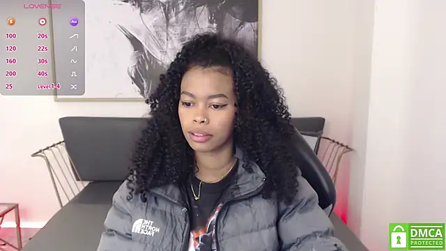 Snapshot of Shenna_brunette_ chatting on 12.28.24 Shenna brunette online show from 12.28.24