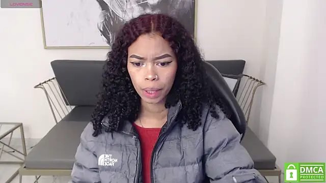 Snapshot of Shenna_brunette_ chatting on 12.29.24 Shenna brunette online show from 12.29.24