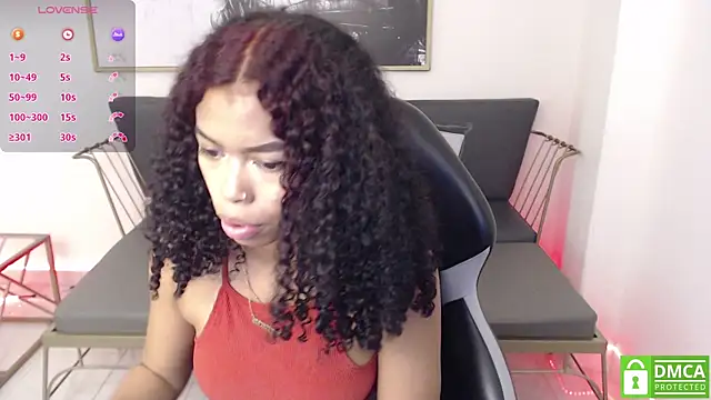 Snapshot of Shenna_brunette_ chatting on 12.29.24 Shenna brunette online show from 12.29.24