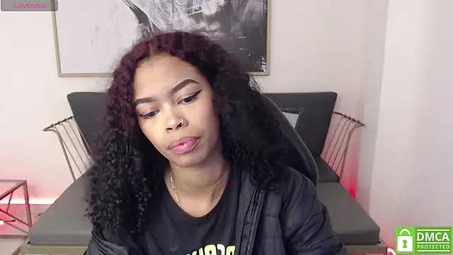 Snapshot of Shenna_brunette_ chatting on 12.30.24 Shenna brunette online show from 12.30.24