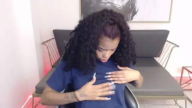 Snapshot of Shenna_brunette_ chatting on 01.02.25 Shenna brunette online show from 01.02.25