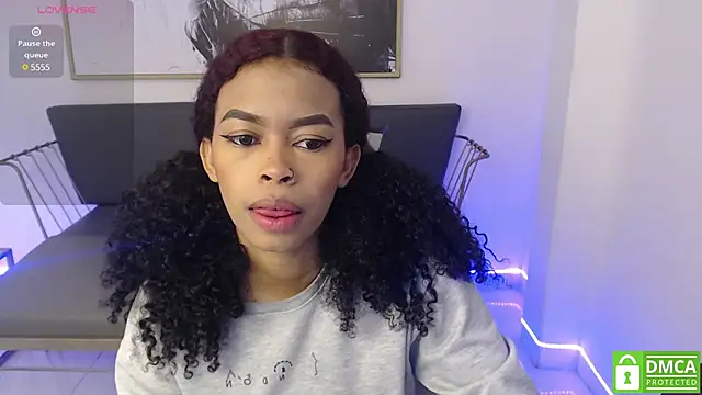 Snapshot of Shenna_brunette_ chatting on 01.11.25 Shenna brunette online show from 01.11.25