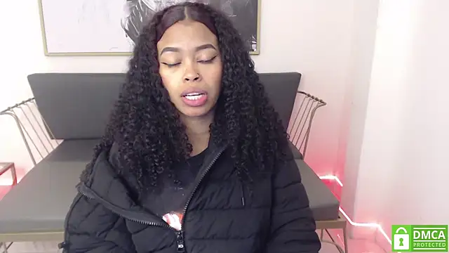 Snapshot of Shenna_brunette_ chatting on 01.18.25 Shenna brunette online show from 01.18.25