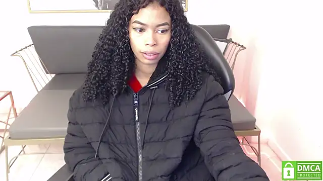 Snapshot of Shenna_brunette_ chatting on 01.20.25 Shenna brunette online show from 01.20.25