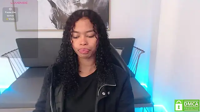 Snapshot of Shenna_brunette_ chatting on 01.25.25 Shenna brunette online show from 01.25.25