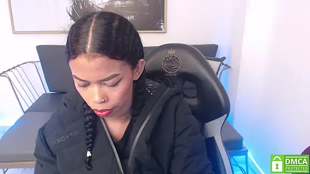 Snapshot of Shenna_brunette_ chatting on 01.29.25 Shenna brunette online show from 01.29.25