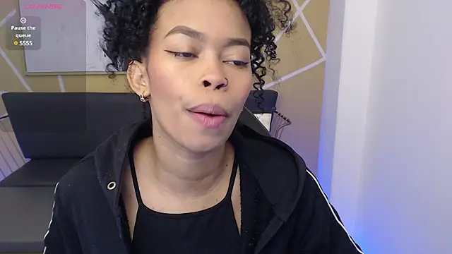 Snapshot of Shenna_brunette_ chatting on 03.07.25 Shenna brunette online show from 03.07.25