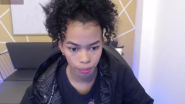 Snapshot of Shenna_brunette_ chatting on 03.08.25 Shenna brunette online show from 03.08.25