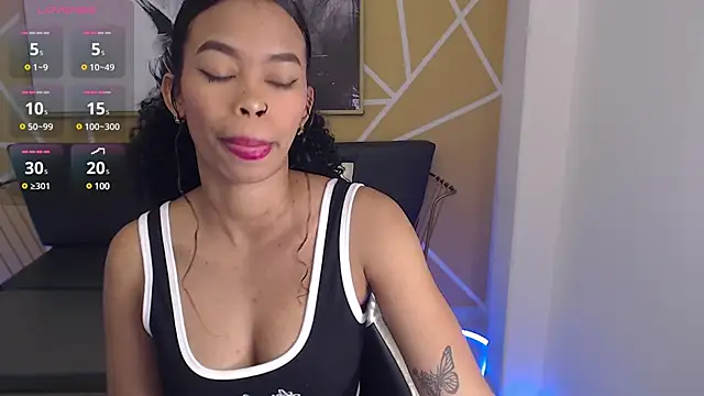 Snapshot of Shenna_brunette_ chatting on 03.09.25 Shenna brunette online show from 03.09.25