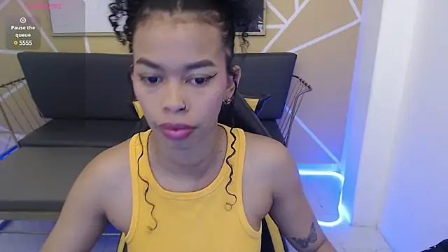 Snapshot of Shenna_brunette_ chatting on 03.12.25 Shenna brunette online show from 03.12.25