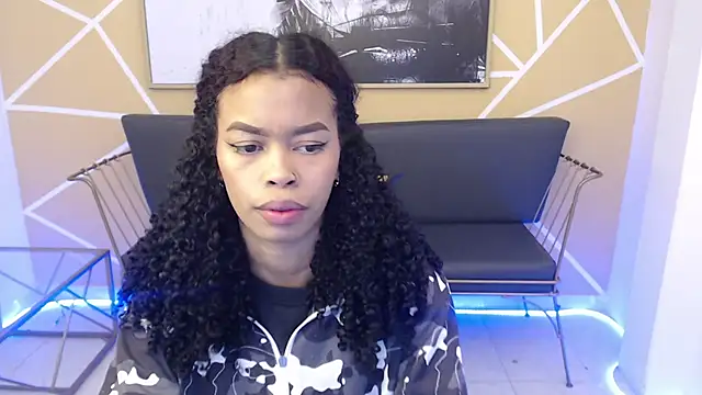 Snapshot of Shenna_brunette_ chatting on 03.19.25 Shenna brunette online show from 03.19.25