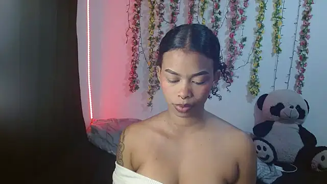 Snapshot of Shenna_brunette_ chatting on 09.22.25 Shenna brunette online show from 09.22.25