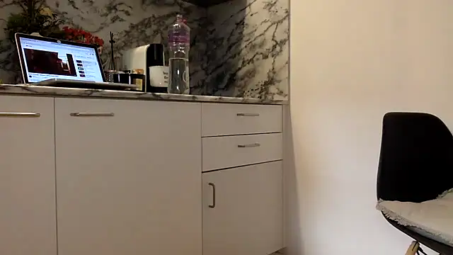 Snapshot of brazilianbbinuk chatting on 03.18.25 brazilianbbinuk online show from 03.18.25